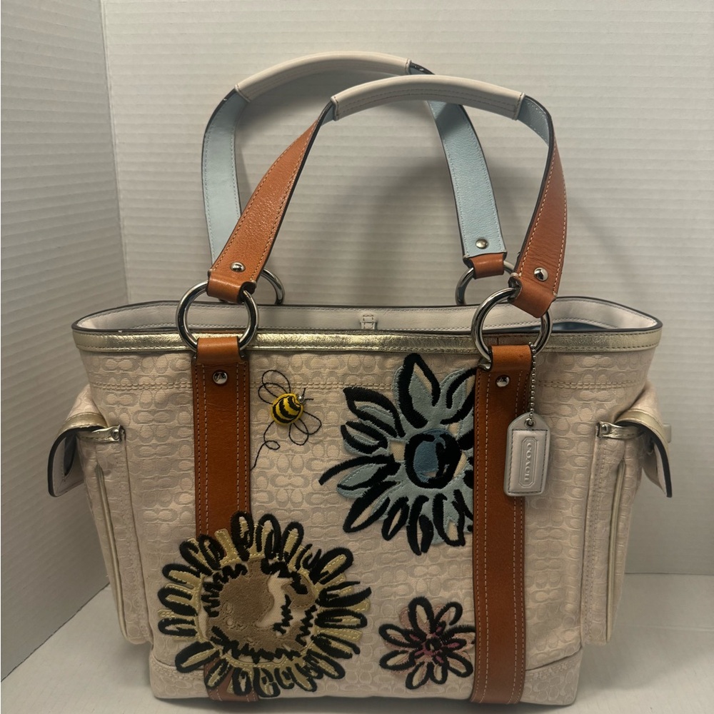 LIMITED EDITION VINTAGE Coach Bumble Bee Floral White Bag